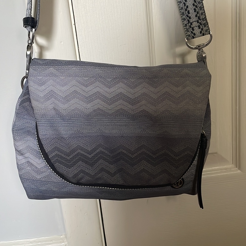 Lululemon festival crossbody bag in gray zig zag ombré